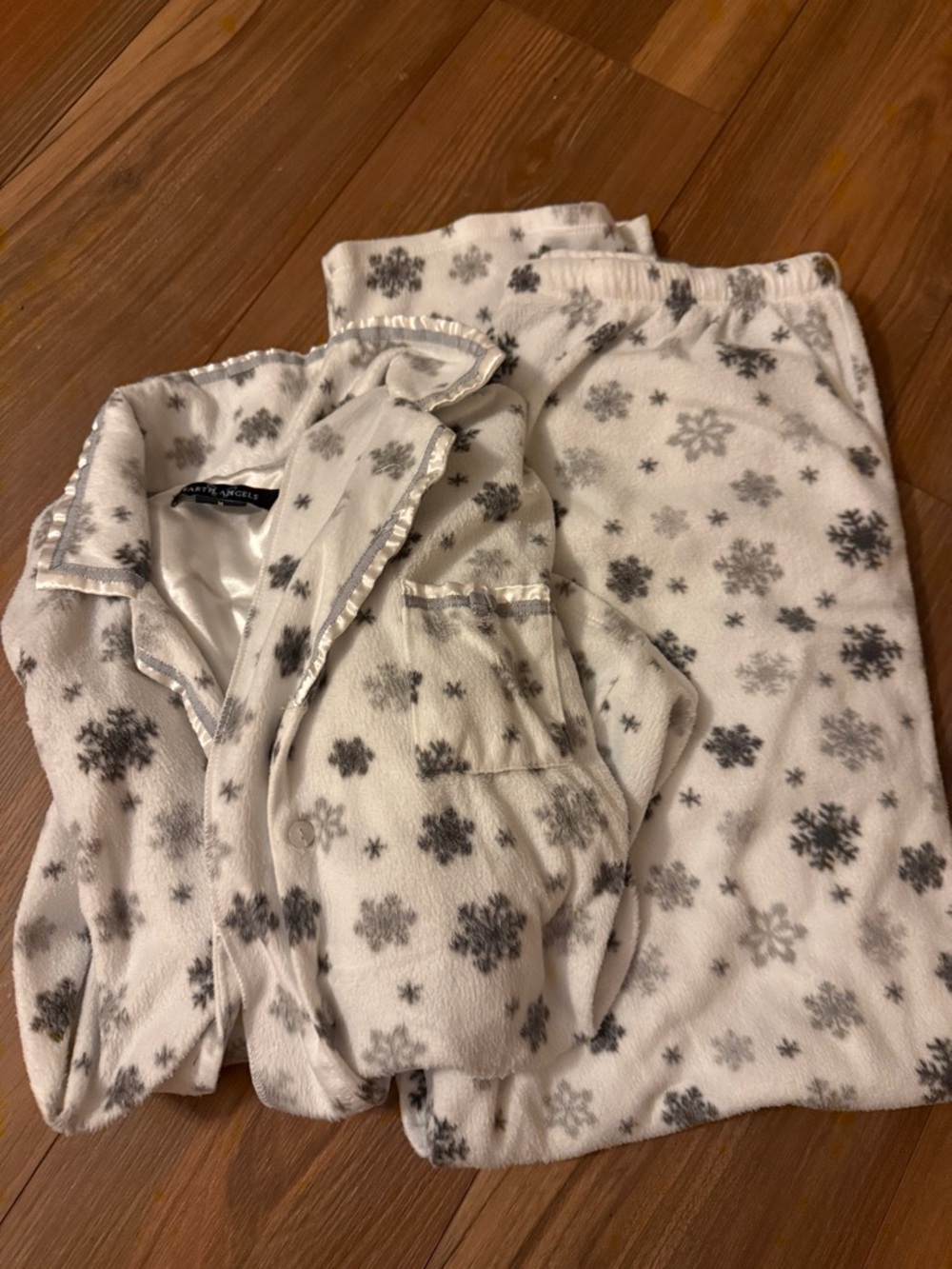 Cozy Snowflake Fleece Pajama Set - White and Gray